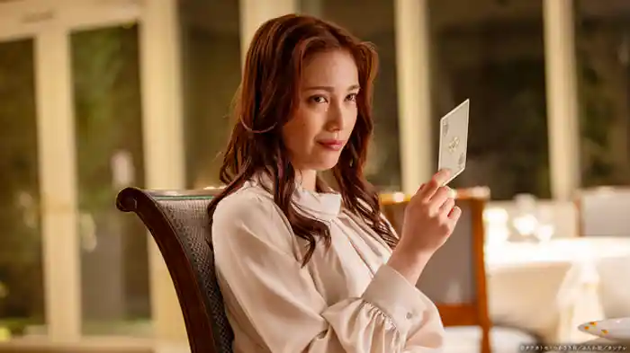 謎の悪女が社内を恐怖に追い込む…！！