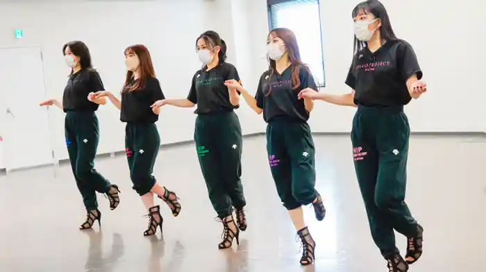 suzuyakaコラボ!ヒールを履いてダンスはモーたい編!