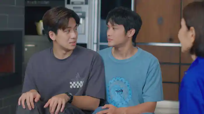 破綻だらけの二重生活