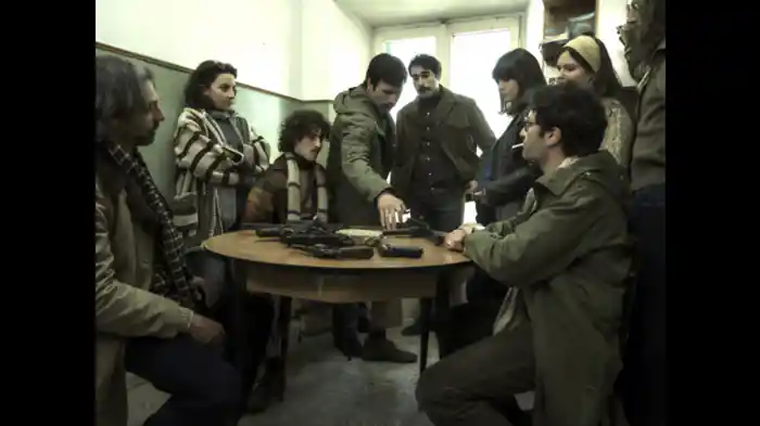 対立　赤い旅団