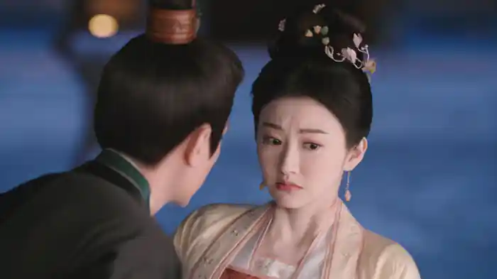 雲をしのぐ金木犀