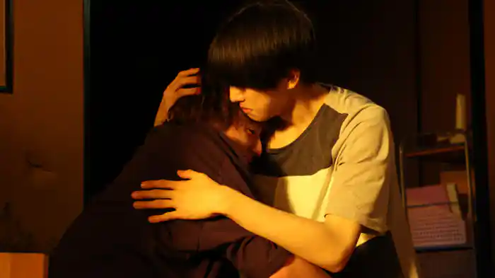 二人を遠ざける波