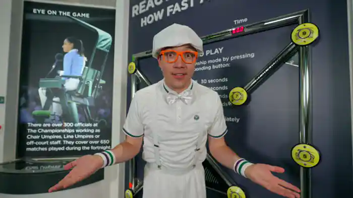 ブリッピー、ウィンブルドンでテニスのしあいをする