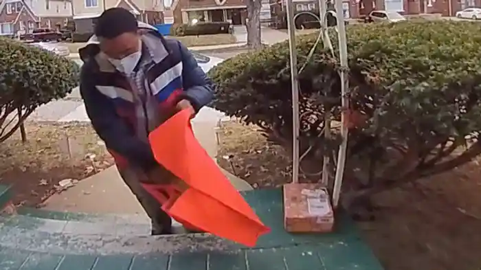 九死に一生!ワニとの大乱闘