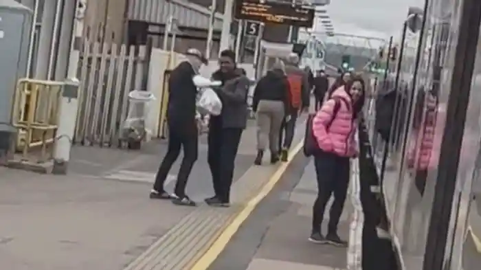 電車にフードデリバリー!?