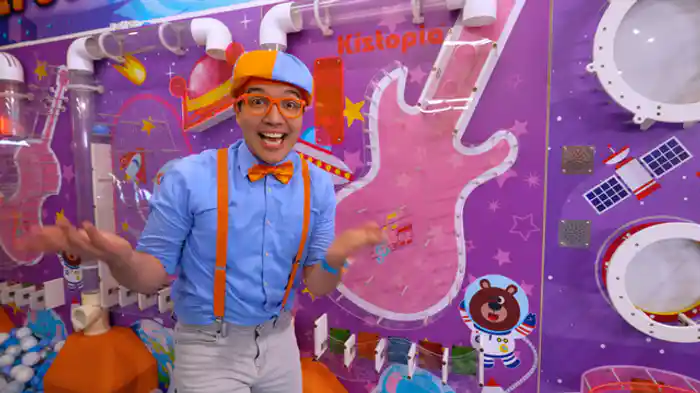 ブリッピー、キッズトピアでジャンプしたりしてからだをうごかす