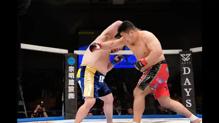 酒井リョウ vs. 荒東"怪獣キラー"英貴