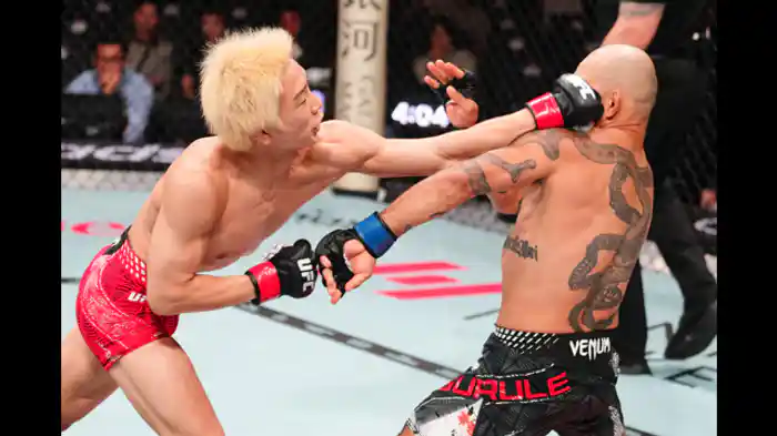 鶴屋怜 vs. ルイス・グルレー