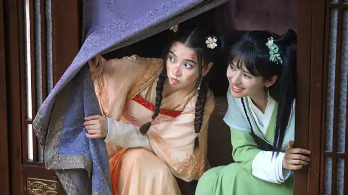 接近する２人
