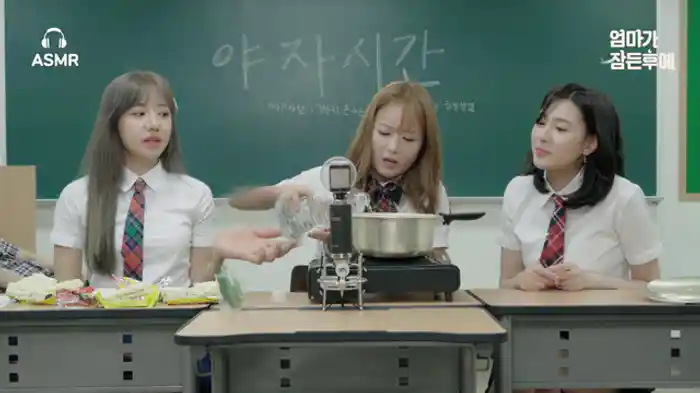 Apinkと夜の学校で夜食作り