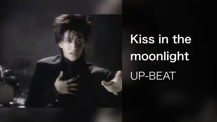 Kiss in the moonlight