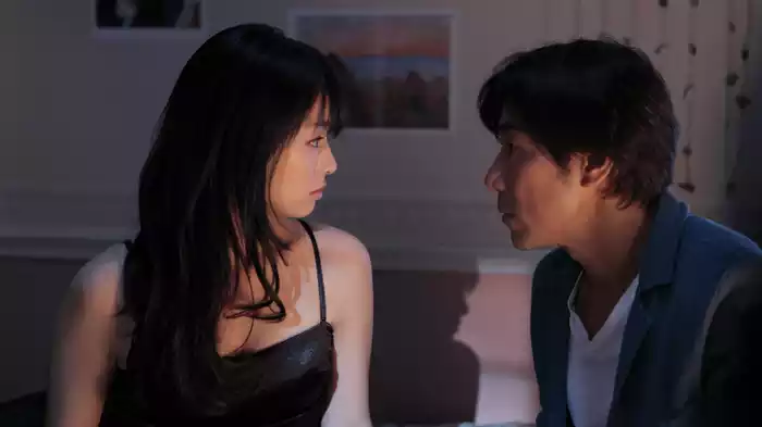夜明けの街で