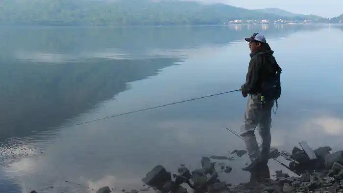 湖のビッグトラウトフィッシング 春夏秋冬