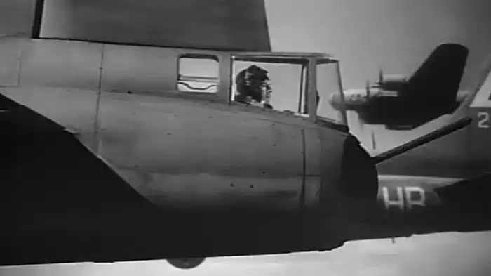 頭上の敵機