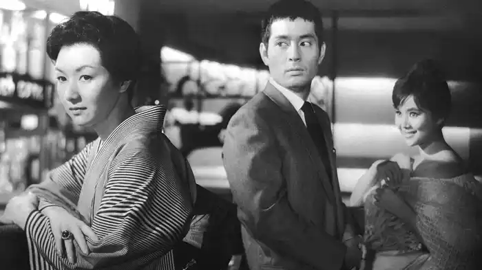 女が階段を上る時
