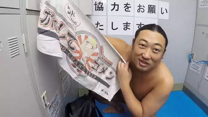 ニッポン遊泳紀行  ロバート秋山の市民プール万歳
