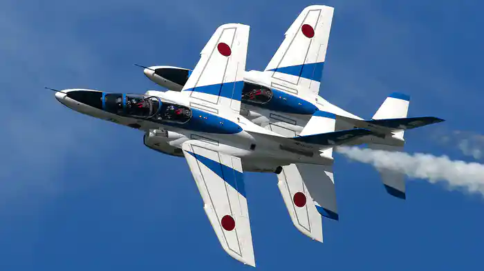 ブルーインパルス曲技飛行