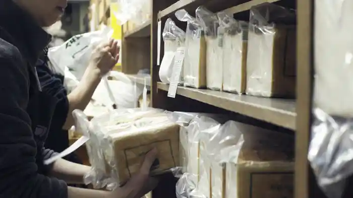 74歳のペリカンはパンを売る。