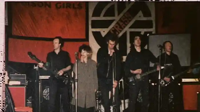 CRASS：ゼア・イズ・ノー・オーソリティ・バット・ユアセルフ