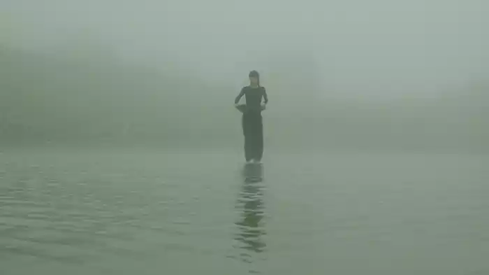 聖なる泉の少女