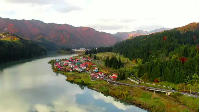紅葉の只見線 絶景の秘境鉄道【HealingBlueAir】