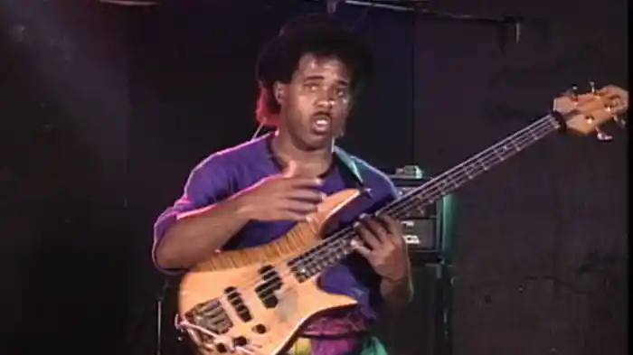 ヴィクター・ウッテン スーパー・ソロ・ベース・テクニック