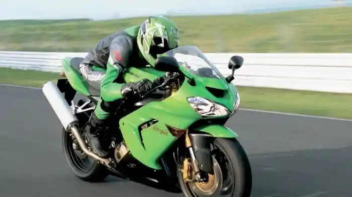 2004カワサキ＆スズキ新作発表会〈Ninja ZX-10R｜GSX-R750/R600〉［2003］