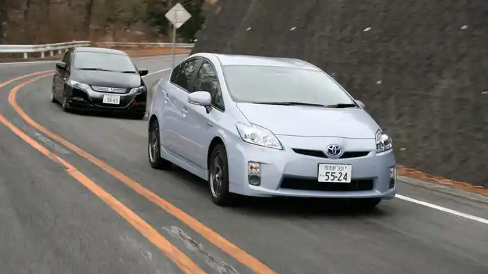 ハイブリッド・バトル　-プリウスVSインサイト-