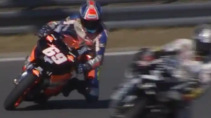 ホンダワークス V5（RC211V）vs 直4（CBR1000RRW）［2005］