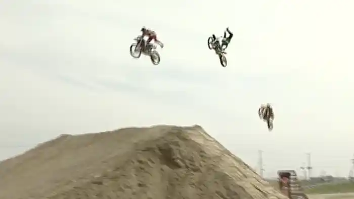 スズキミーティング in 舞洲 レポート〈FMX & モタード・エクストリーム〉［2005］
