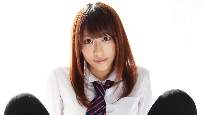 秋月美音『18歳のパンパンに張ったものすごいデカ尻！R-18』