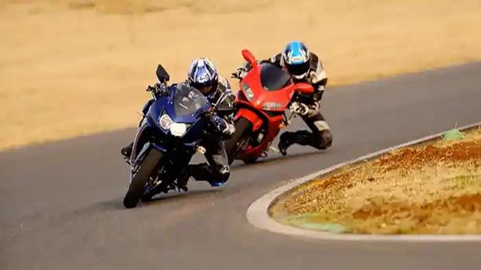 250R REVOLUTION 〜躍動するコンパクトスポーツ〜［2011］