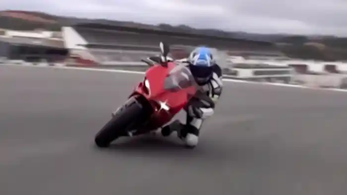 サイバーSS最高峰対決（YZF-R1/R1M vs 1299パニガーレS）［2015］