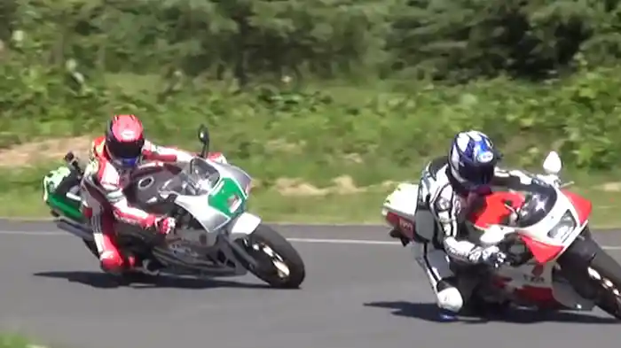 レプリカ vs SS 250新旧対決［2016］