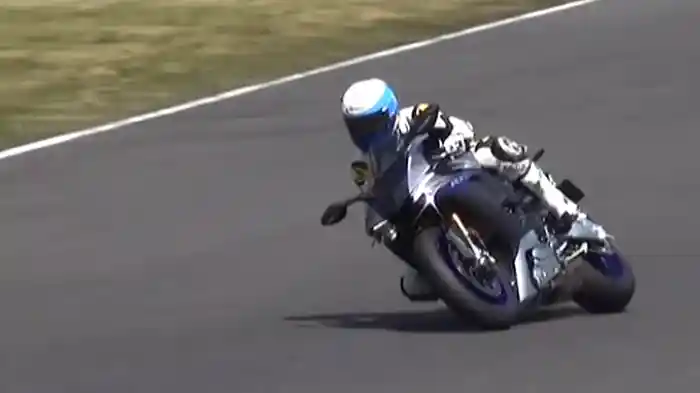 鈴鹿サーキット YZF-R1＆ R6全開比較テスト!［2017］