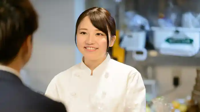 デリシャスボディガール・瞳　超高級食パンのセクシーディナーを召し上がれ