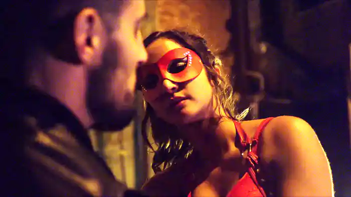 ネイキッド・リベンジ　赤の売春婦