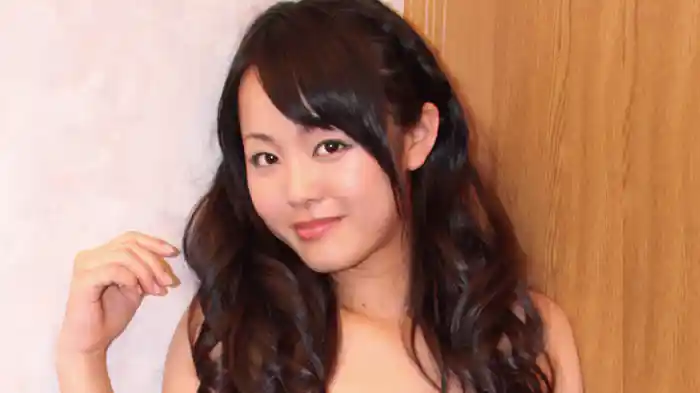 露木りん『情けないドＭスタッフのアナルに、バイブをブチ込んだり、顔面におしっこをブッカケてやりました！！』