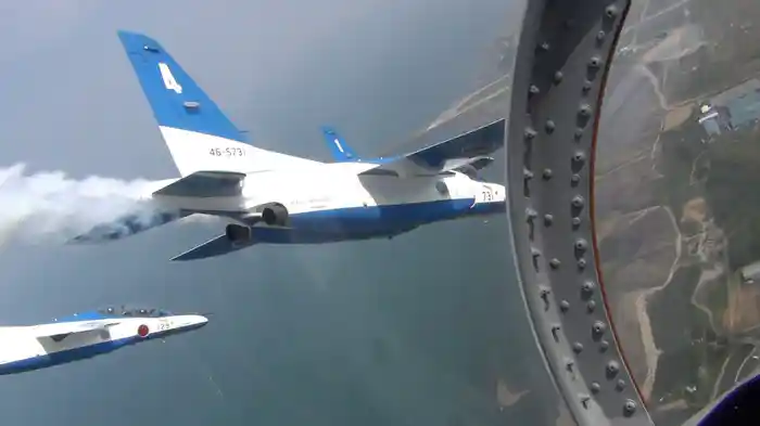 ブルーインパルス 天空に描くメッセージ