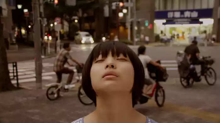 注射針をブルーシートで