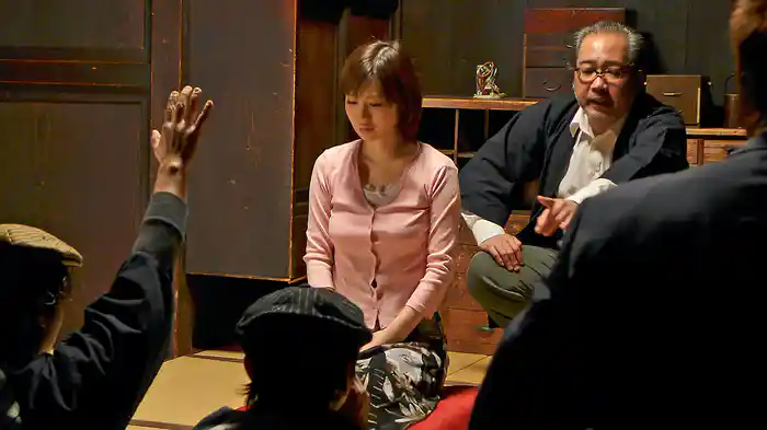 差し出される人妻