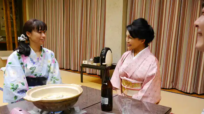 貴方の誘いを待っている温泉宿の女将さん 宝田さゆり