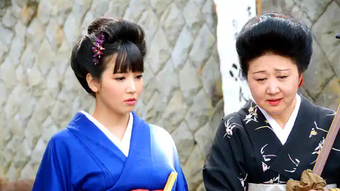 湯けむり温泉芸者　お座敷で枕芸