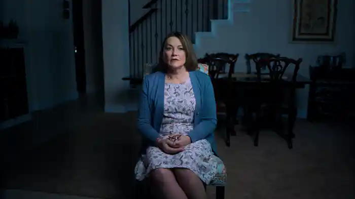 LOOK AWAY -音楽業界が黙殺し続ける性的搾取-