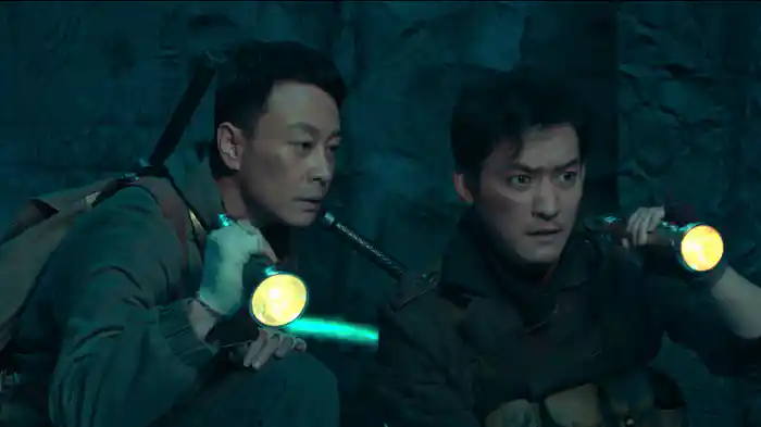 迷宮の怪人　奇病と謎の洞窟集団