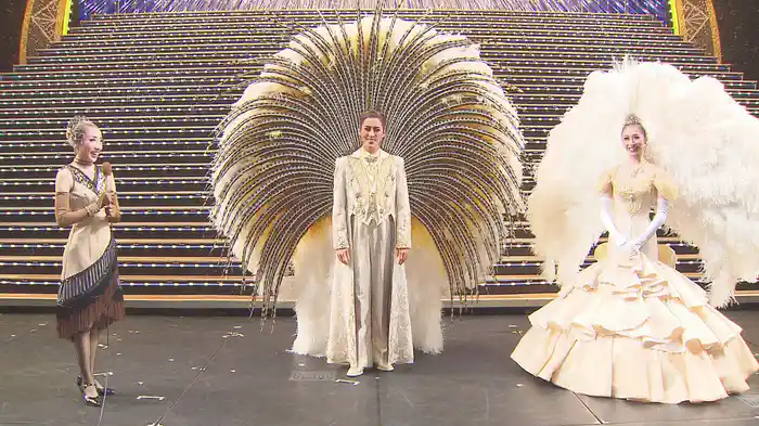 TAKARAZUKA NEWS Pick Up #693「月組宝塚大劇場公演『今夜、ロマンス劇場で』『FULL SWING!』突撃レポート」～2022年1月より～