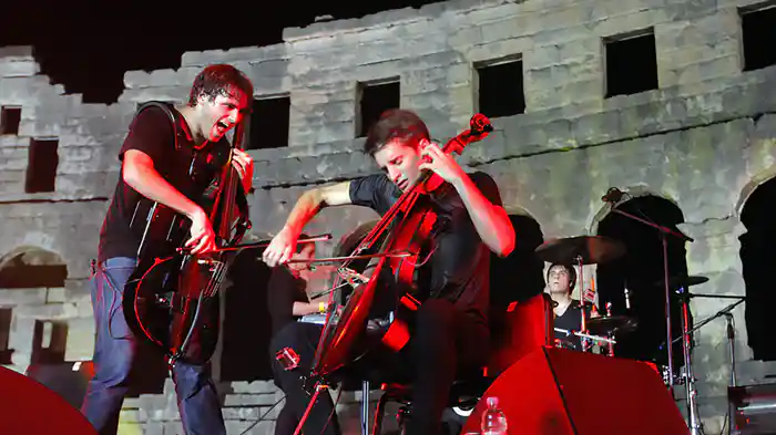 2CELLOS アリーナ・プーラでのライヴ