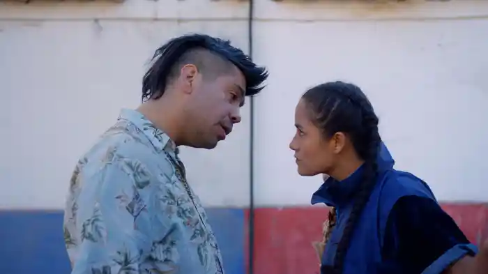 ロムロとフリタ 秘密の恋のカーレース