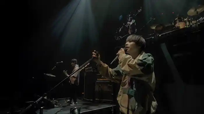 暗い部屋の中、明るいテレビ (Live at EX THEATER ROPPONGI 2022/6/1)