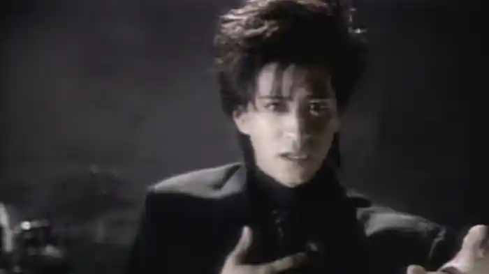 Kiss in the moonlight